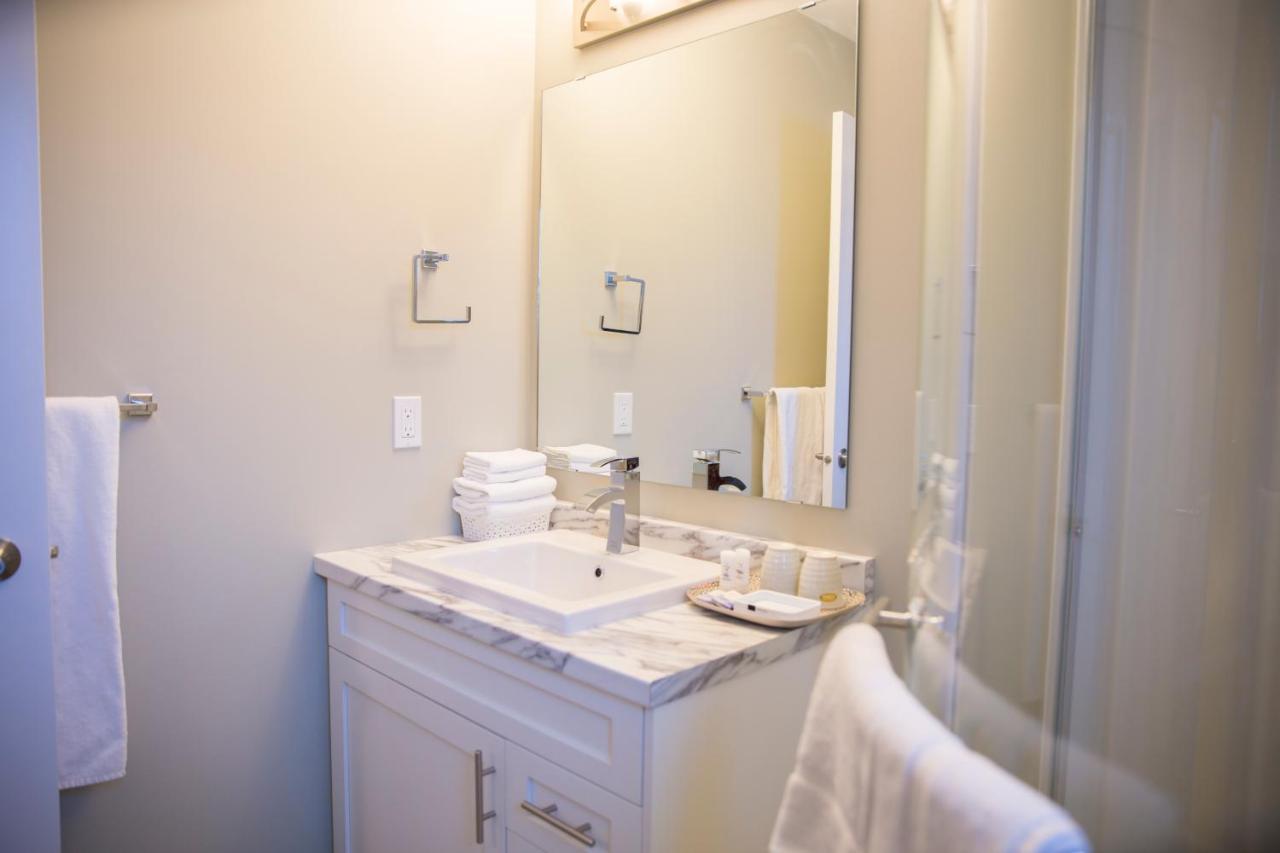 Downtown Whitehorse Deluxe 2 Bedroom Condo Luaran gambar