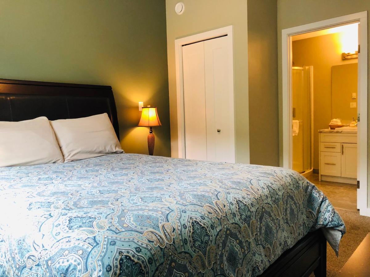 Downtown Whitehorse Deluxe 2 Bedroom Condo Luaran gambar